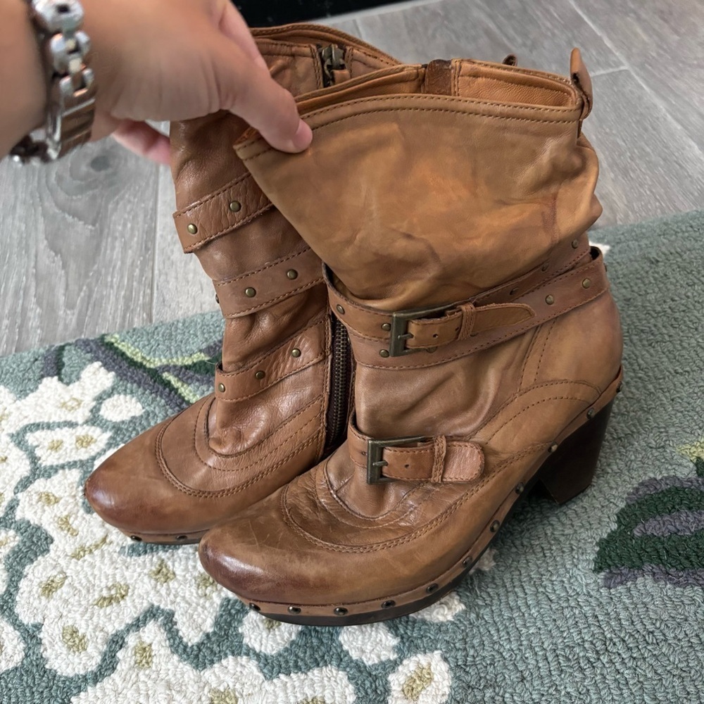 Earthies Tan Leather Heeled Boots
